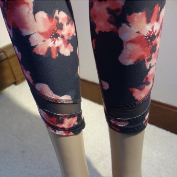 Old Navy Active Floral High Rise Ankle Legging (XS) EUC - Picture 6 of 9